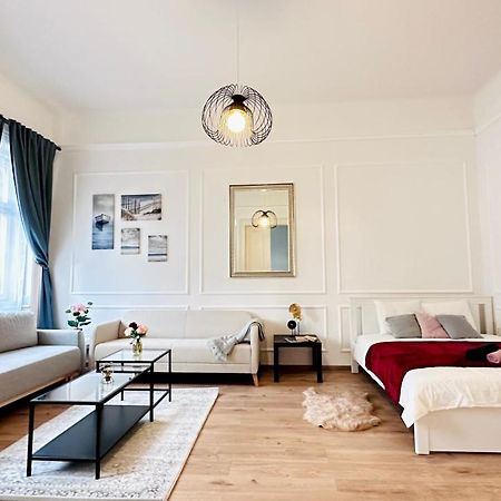 Jozsef 18 Apartment - 5 Mins To New York Cafe Budapest Exterior photo